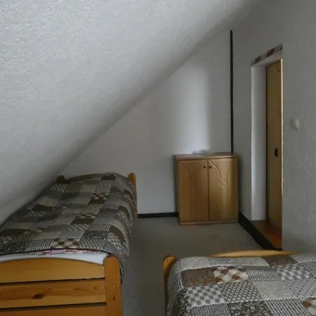 Mit Balkon, Zimmermann Strasen