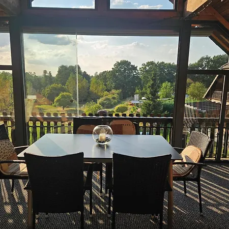 Mit Balkon, Zimmermann Strasen