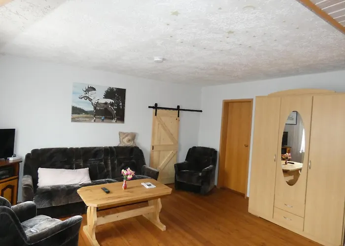 Mit Balkon, Zimmermann * Strasen