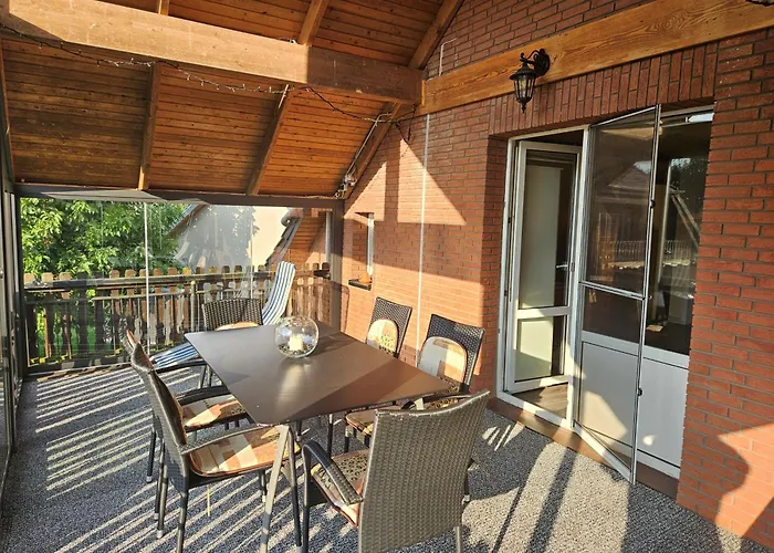 Mit Balkon, Zimmermann * Strasen